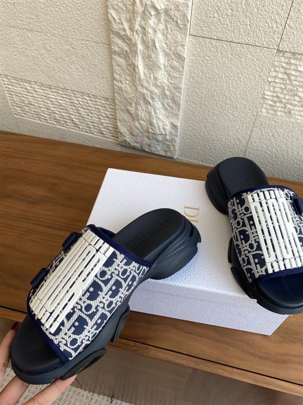 2025112818432374 280